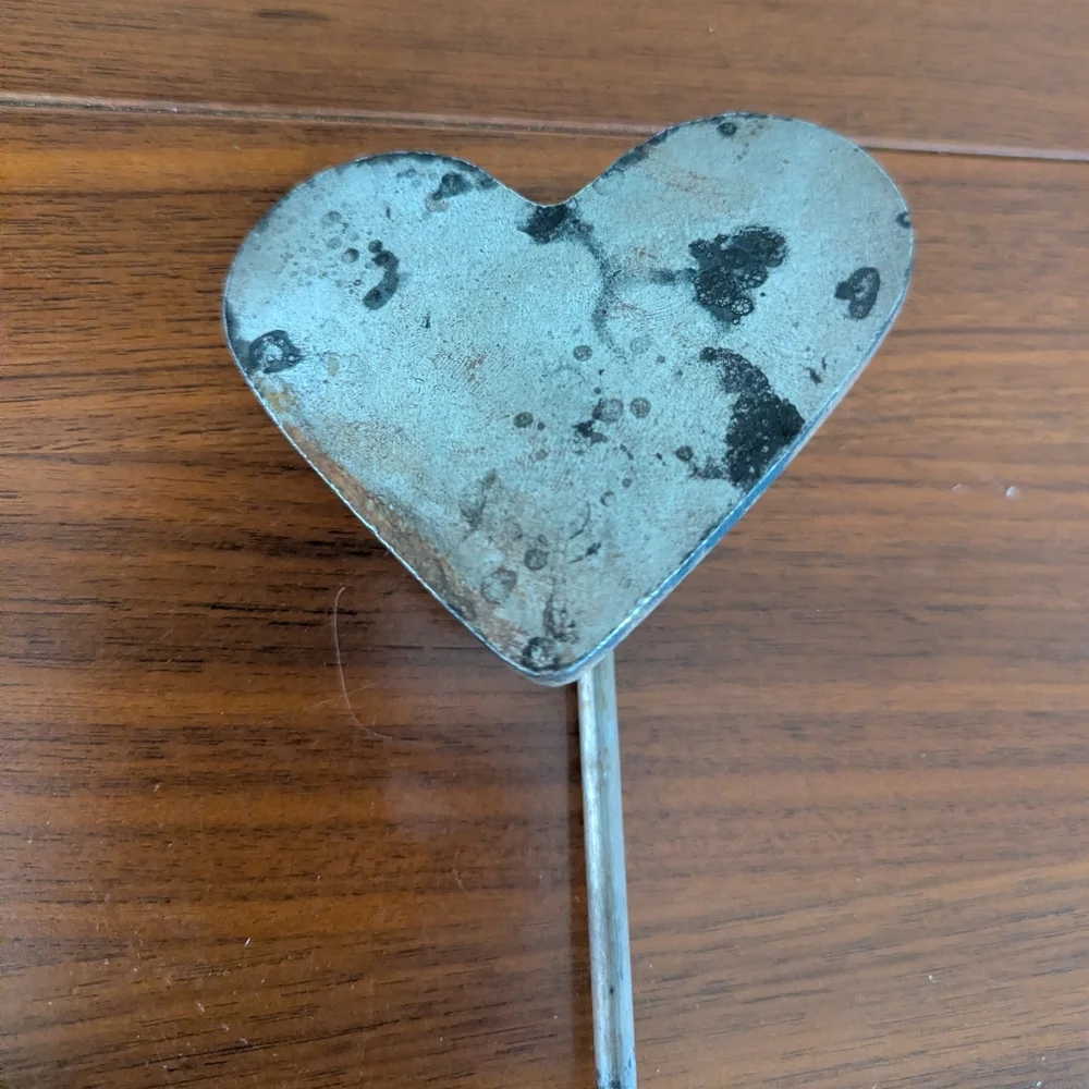 Williams Sonoma Heart Shaped Branding Iron Wood Handle Made in Spain Pre Owned